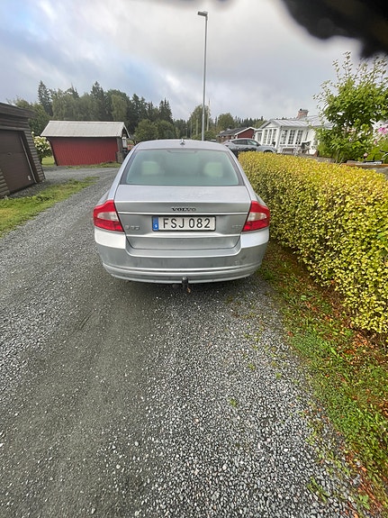 Volvo S80 3 of 4