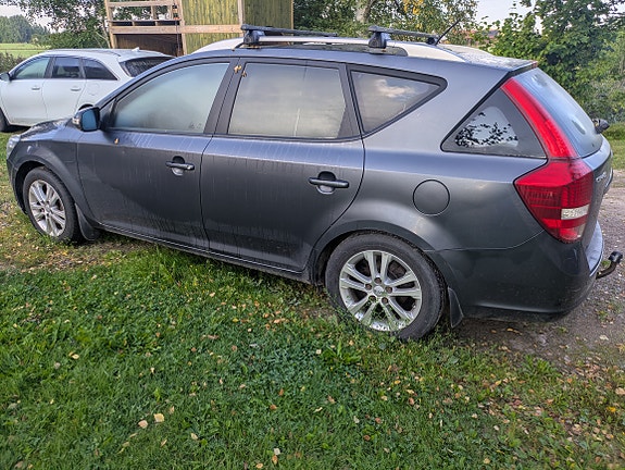 Kia Ceed 2 of 7