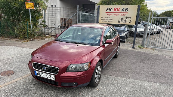 Volvo S40 2 of 14