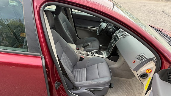 Volvo S40 7 of 14
