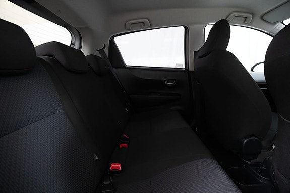 Toyota Yaris 14 of 19