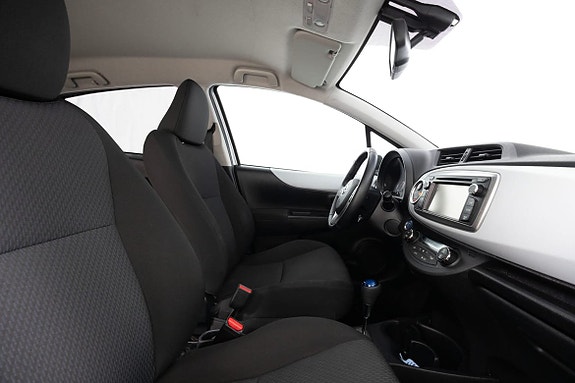 Toyota Yaris 13 of 19
