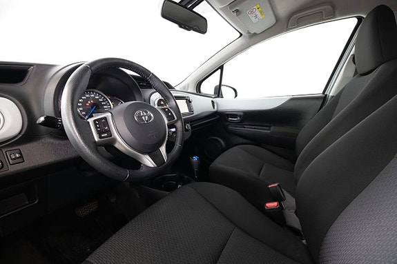 Toyota Yaris 15 of 19