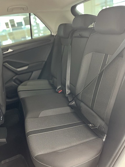 Volkswagen T-Roc 11 of 19
