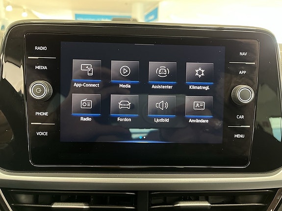 Volkswagen T-Roc 17 of 19