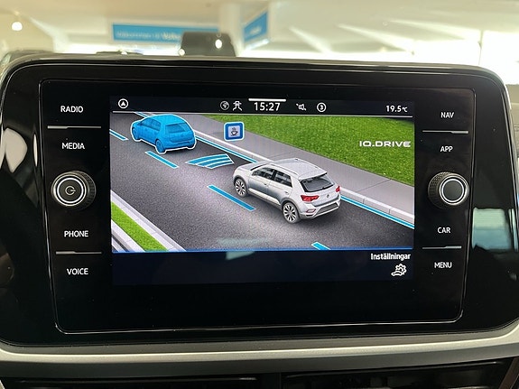Volkswagen T-Roc 16 of 19