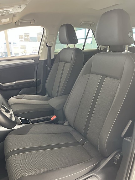 Volkswagen T-Roc 12 of 19