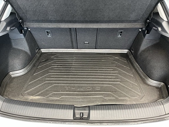 Volkswagen T-Roc 10 of 19