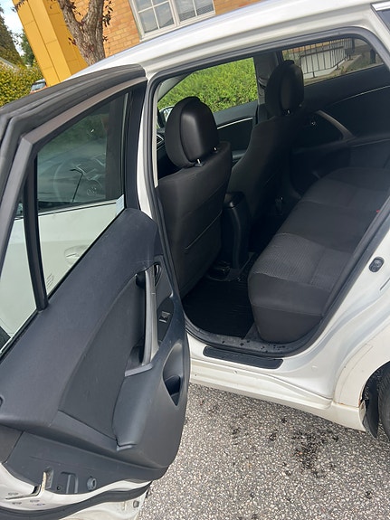 Toyota Avensis 3 of 5
