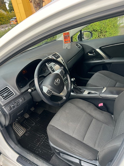 Toyota Avensis 5 of 5