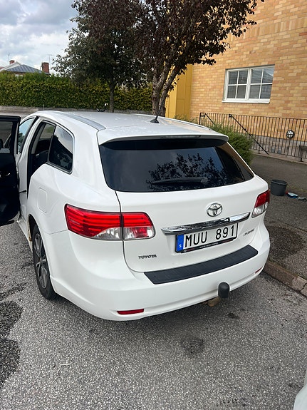 Toyota Avensis 4 of 5