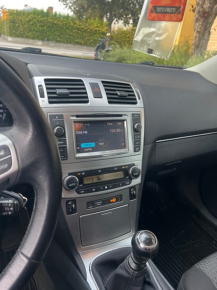 Toyota Avensis 2 of 5