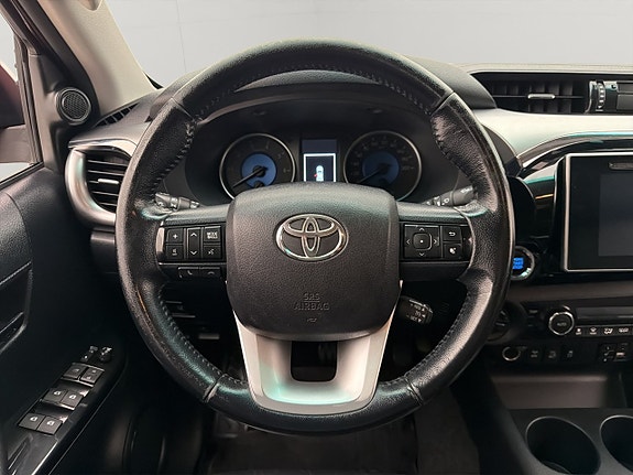 Toyota HiLux 15 of 30