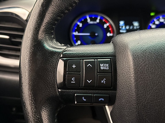 Toyota HiLux 18 of 30