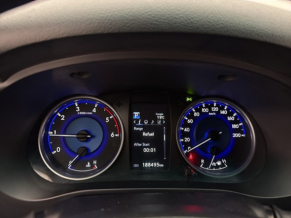 Toyota HiLux 19 of 30