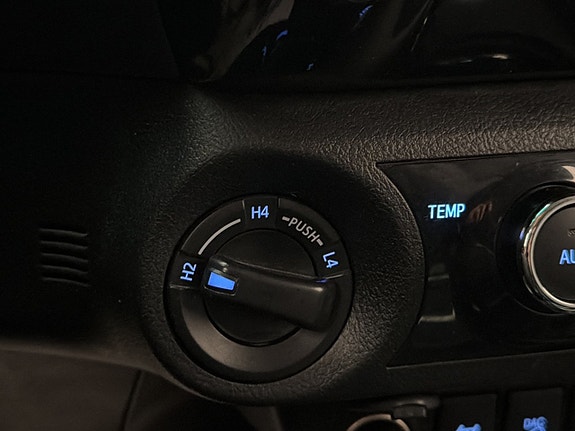 Toyota HiLux 27 of 30