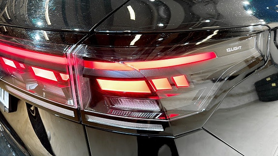 Volkswagen Tiguan 16 of 23