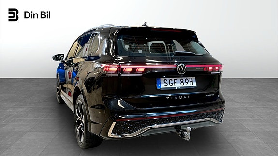 Volkswagen Tiguan 3 of 23
