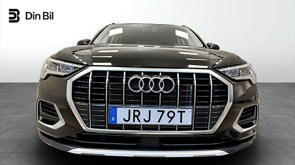 Audi Q3 4 of 12