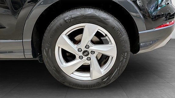 Audi Q3 6 of 12