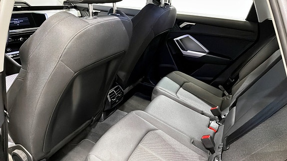 Audi Q3 11 of 12