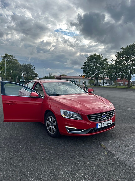 Volvo S60 2 of 9