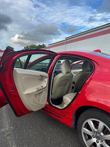 Volvo S60 3 of 9