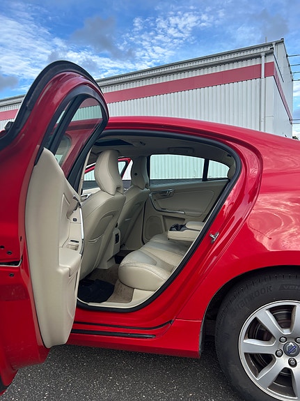 Volvo S60 4 of 9