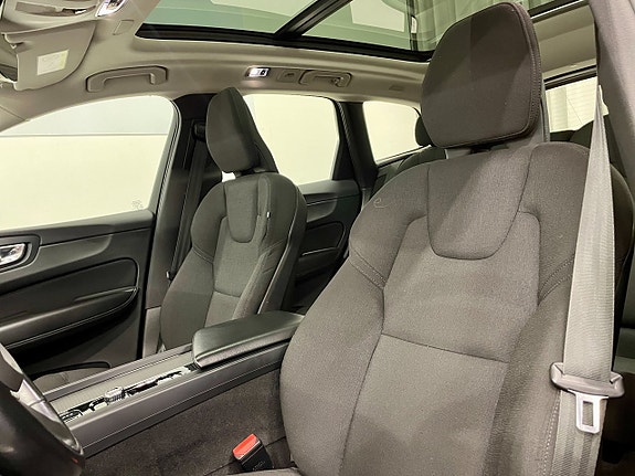 Volvo XC60 8 of 27