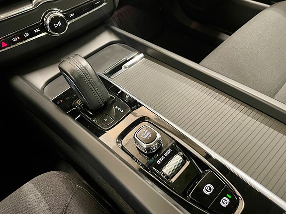 Volvo XC60 10 of 27