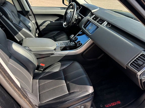 Land Rover Range Rover Sport 9 of 17