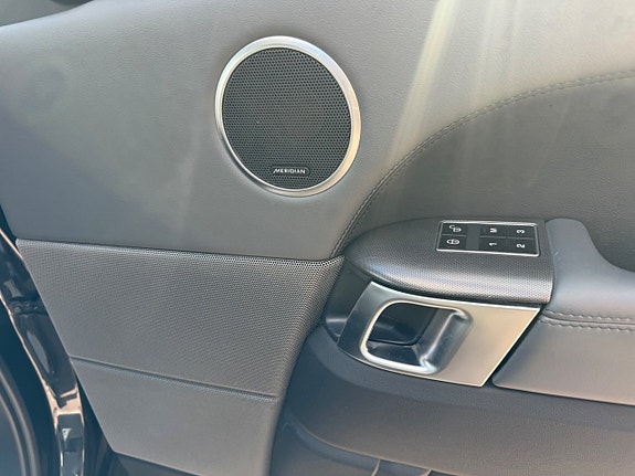 Land Rover Range Rover Sport 10 of 17