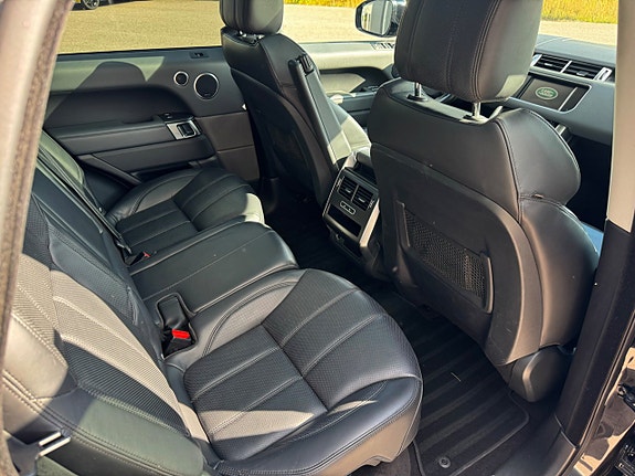 Land Rover Range Rover Sport 8 of 17