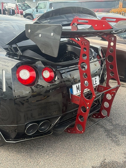 Nissan GT-R 25 of 28