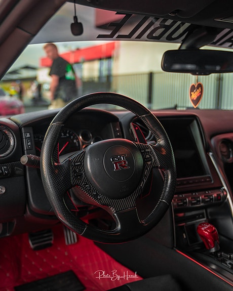 Nissan GT-R 17 of 28