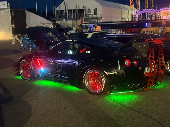 Nissan GT-R 23 of 28