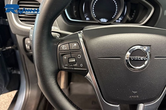 Volvo V40 Cross Country 8 of 28