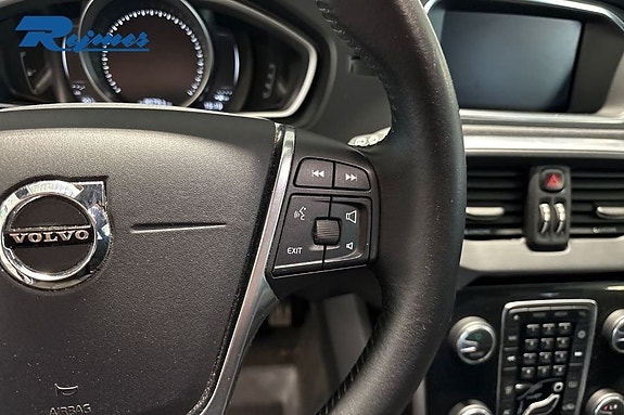 Volvo V40 Cross Country 9 of 28