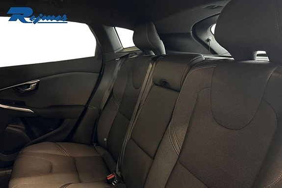 Volvo V40 Cross Country 20 of 28