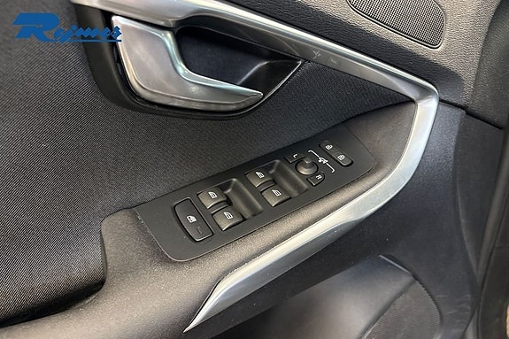 Volvo V40 Cross Country 5 of 28