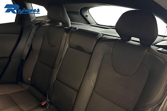 Volvo V40 Cross Country 21 of 28