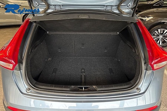 Volvo V40 Cross Country 22 of 28