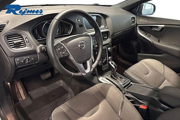 Volvo V40 Cross Country 6 of 28