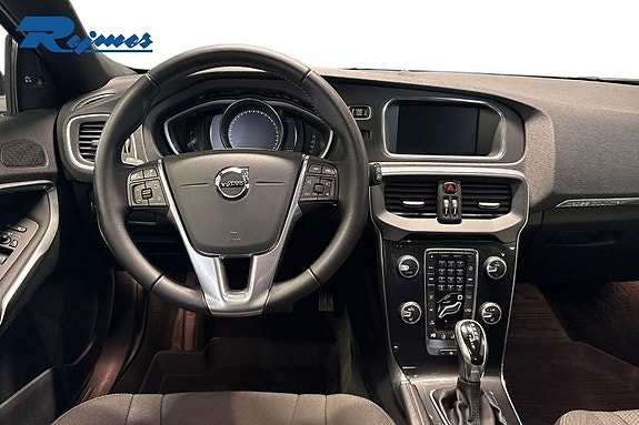 Volvo V40 Cross Country 10 of 28