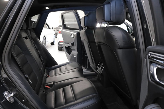 Porsche Macan 19 of 30