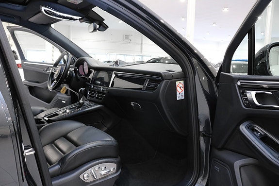 Porsche Macan 14 of 30