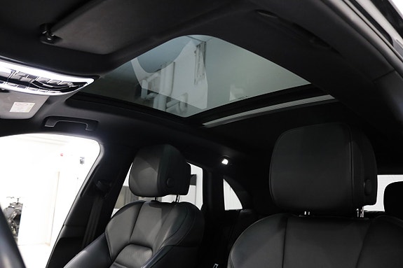 Porsche Macan 17 of 30