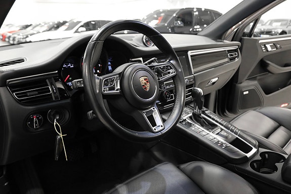 Porsche Macan 11 of 30