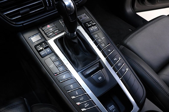 Porsche Macan 25 of 30