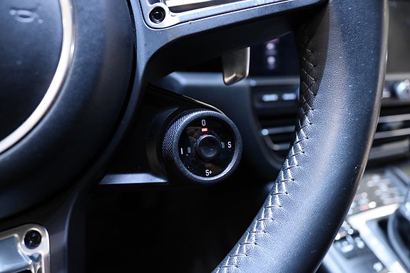Porsche Macan 30 of 30